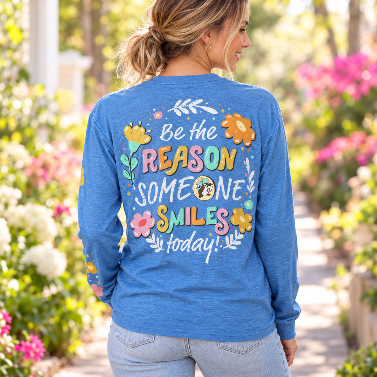 Buc-ee's Be The Reason Someone Smile Long Sleeve Shirt