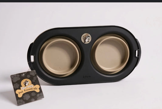Buc-ee's Collapsible Pet Feeder - Texan Temptations